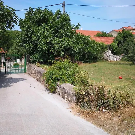 Apartment Stunning In With Wifi Pula