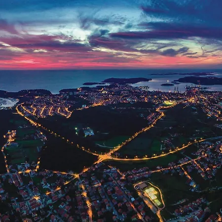 Apartment Stunning In With Wifi Pula