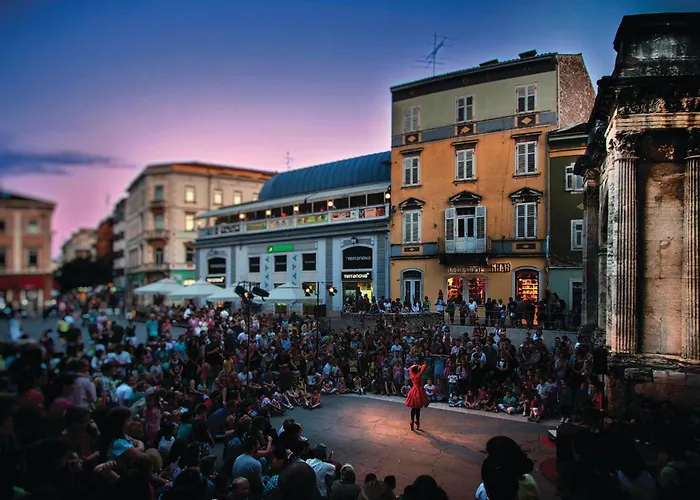 Stunning In With Wifi Apartment Pula