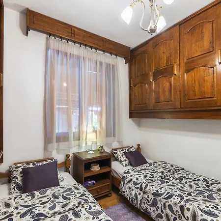 Apartment Stunning In With Wifi Pula